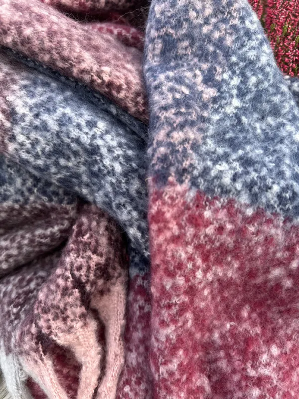 Fluffy Scarf 04