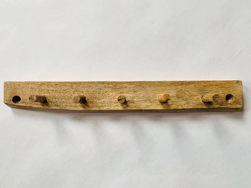 Knaggrekke i tre 45x12cm.