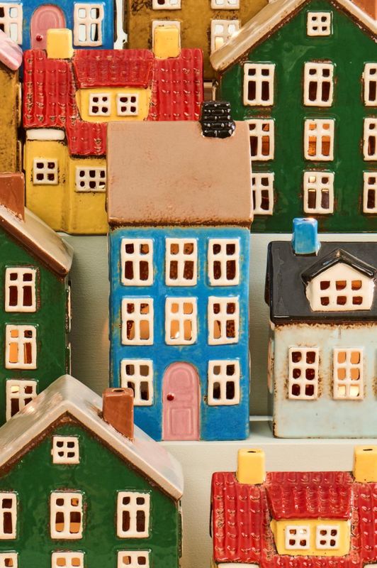 Hus til telys Nyhavn grøn m/gul dør på siden