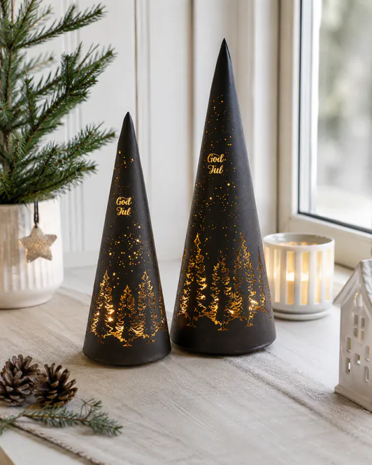Hovedbilde Lyslykt LED God Jul tre sort kjegle 25cm