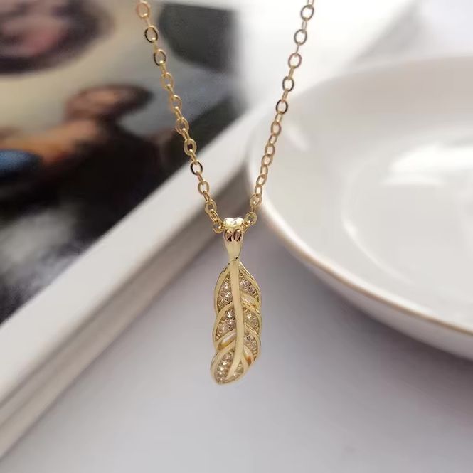 Hovedbilde Feather Necklace 18k Gold White