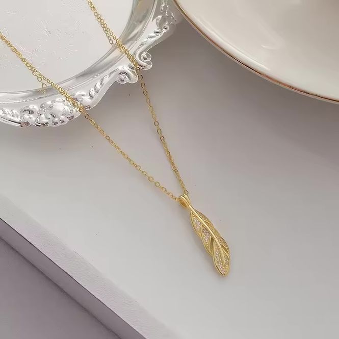 Hovedbilde Feather Necklace 18k Gold White