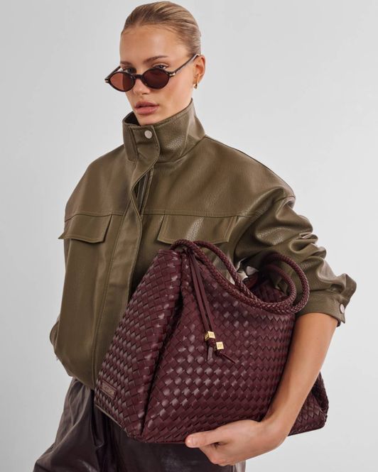 Hovedbilde NOVA HAND WOVEN LARGE SHOULDER BAG CHERRY