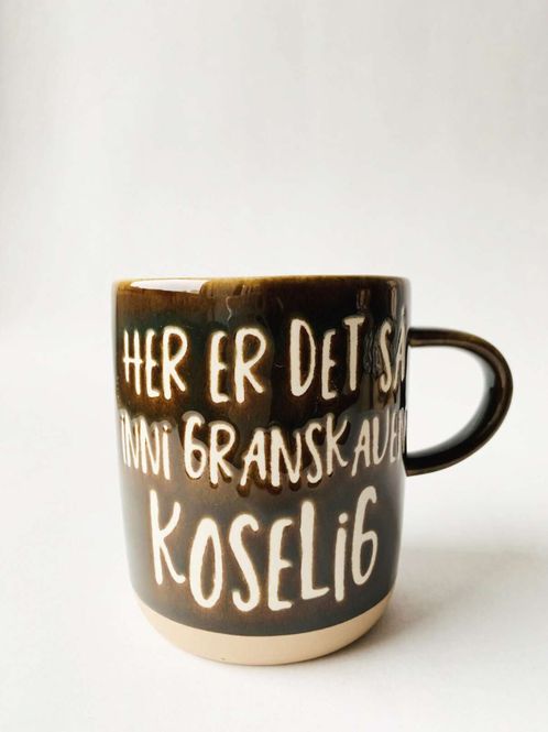 Hovedbilde Krus h 9,5 cm «Inn i granskauen koselig»