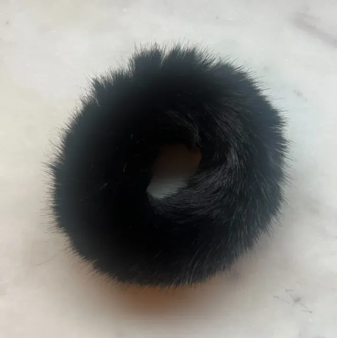 Hovedbilde Hårstrikk - Fuskepels - Sort